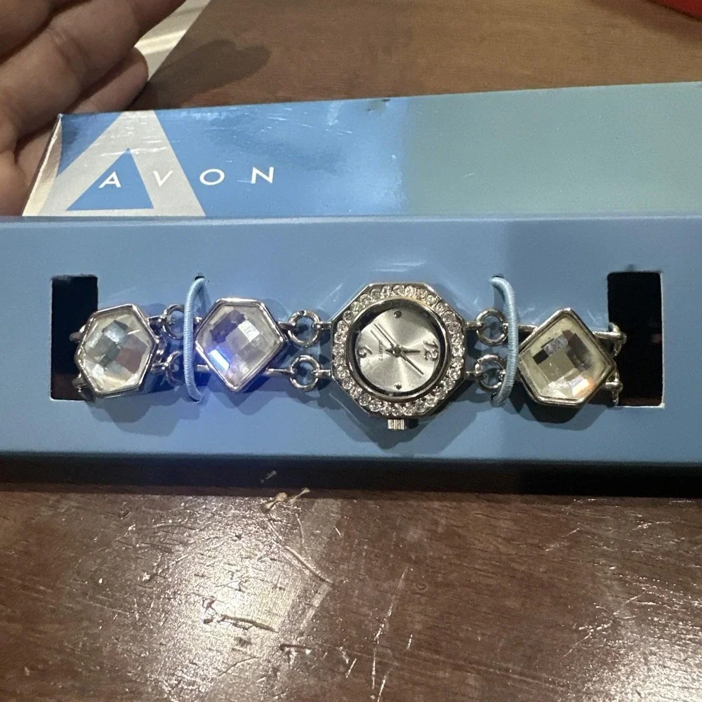 Working VTG Avon Antiqued Silver Tone Crystal Bracelet Quartz Ladies Watch W Box